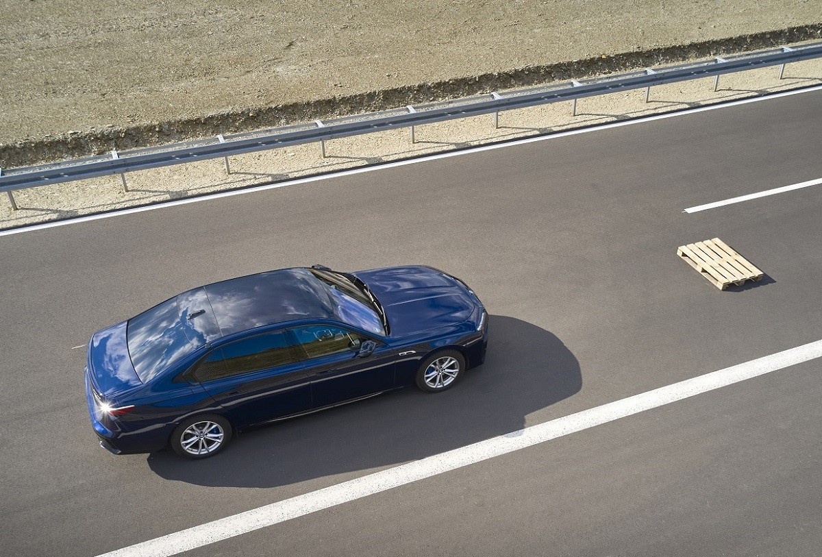 BMW predstavio razinu 3 autonomne vožnje, nova 'sedmica' vozi sama! 1