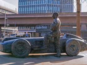 Fangio Mercedes Benz muzej kip