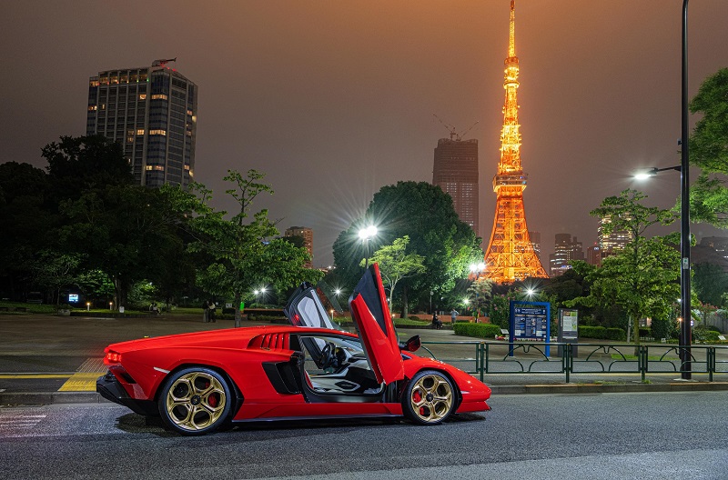 Novi Lamborghini Countach dočekan na spektakularan način u Japanu 20