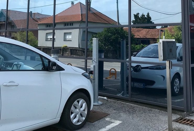 Postavljen prvi punjac za elektricna vozila u rasvjetnom stupu u Hrvatskoj