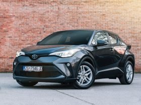 Toyota C-HR u akcijskom paketu, osim brze isporuke adut je cijena od 219 eura mjesečno! 21