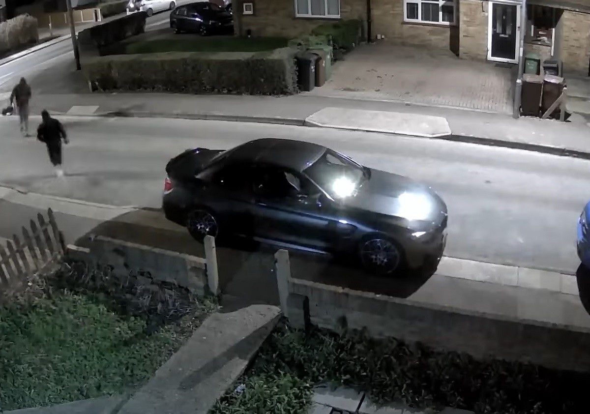 Nestao za 10 sekundi, pogledajte krađu volana na BMW M4 25