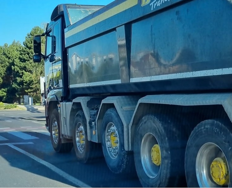 Kamion s podignutim kotačima, znate li zašto imaju tu opciju? 1