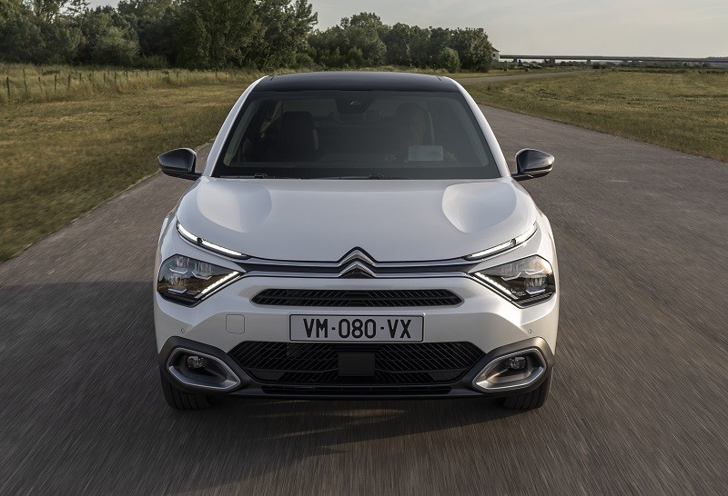 Novi Citroën ë-C4 X i C4 X na premijeri odmah oduševio odvažnim stavom 21